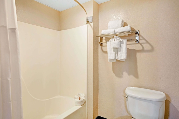 Imagen de la habitación del Hotel Howard Johnson By Wyndham Galveston. Foto 10