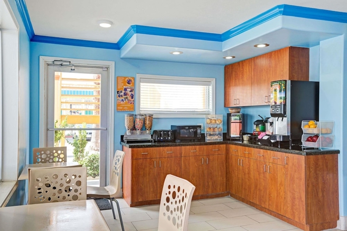 Imagen de los interiores del Hotel Howard Johnson By Wyndham Galveston. Foto 16