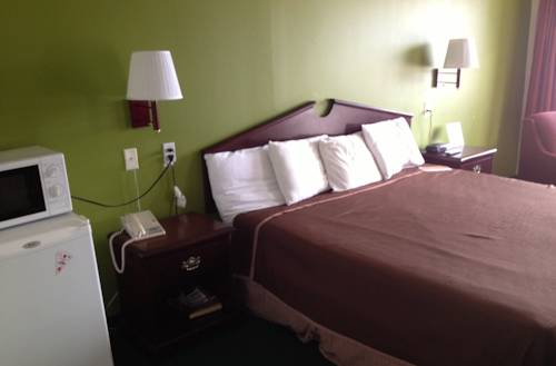 Imagen de la habitación del Hotel Howard Johnson By Wyndham Grand Prairie Near Lone Star Park. Foto 12