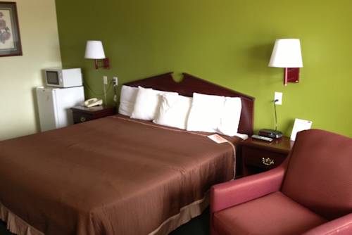 Imagen de la habitación del Hotel Howard Johnson By Wyndham Grand Prairie Near Lone Star Park. Foto 13