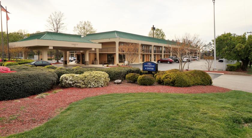 Imagen general del Hotel Howard Johnson By Wyndham Greensboro Near The Coliseum. Foto 3