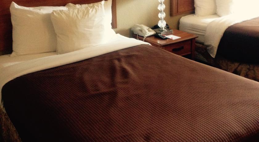 Imagen de la habitación del Hotel Howard Johnson By Wyndham Greensboro Near The Coliseum. Foto 9