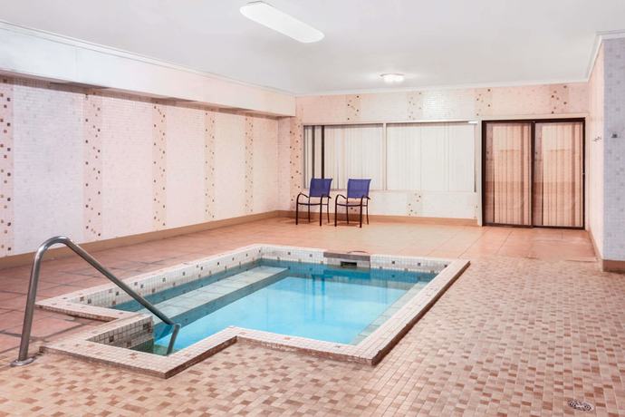 Imagen de la piscina del Hotel Howard Johnson By Wyndham Helena. Foto 13