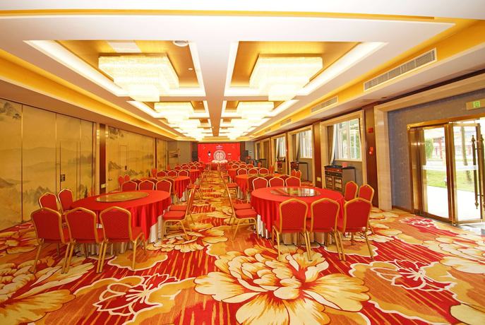 Imagen del bar/restaurante del Hotel Howard Johnson By Wyndham Hot Springs Chaozhou. Foto 2