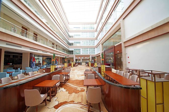 Imagen del bar/restaurante del Hotel Howard Johnson By Wyndham Hot Springs Chaozhou. Foto 3