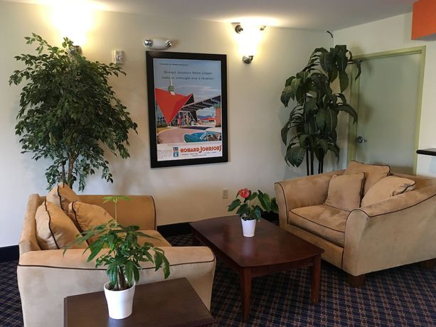 Imagen de los interiores del Hotel Howard Johnson By Wyndham Houma. Foto 18