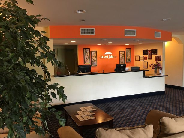Imagen de los interiores del Hotel Howard Johnson By Wyndham Houma. Foto 20