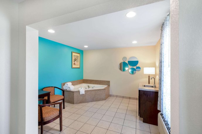 Imagen de la habitación del Hotel Howard Johnson By Wyndham Houma. Foto 15
