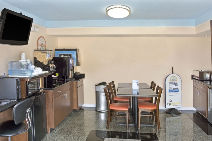 Imagen del bar/restaurante del Hotel Howard Johnson By Wyndham Houston Heights/downtown. Foto 2