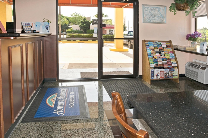 Imagen de los interiores del Hotel Howard Johnson By Wyndham Houston Heights/downtown. Foto 15