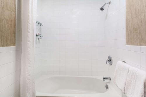 Imagen de la habitación del Hotel Howard Johnson By Wyndham Kingston. Foto 9