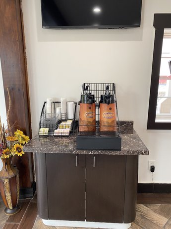 Imagen de los interiores del Hotel Howard Johnson By Wyndham Lake George. Foto 10