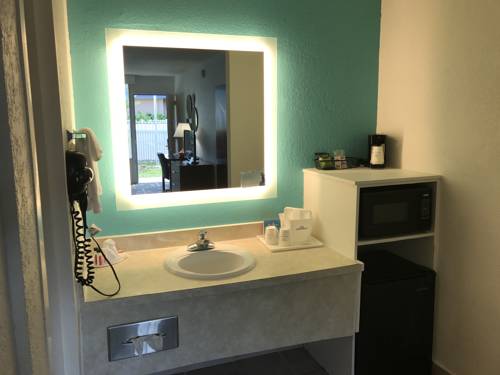 Imagen de la habitación del Hotel Howard Johnson By Wyndham Lakeland. Foto 7