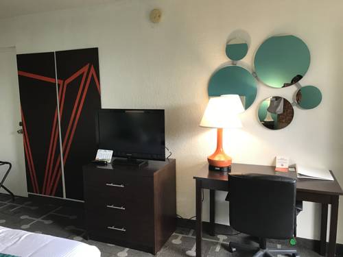 Imagen de la habitación del Hotel Howard Johnson By Wyndham Lakeland. Foto 8