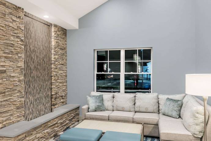 Imagen de los interiores del Hotel Howard Johnson By Wyndham Middletown Newport Area. Foto 13