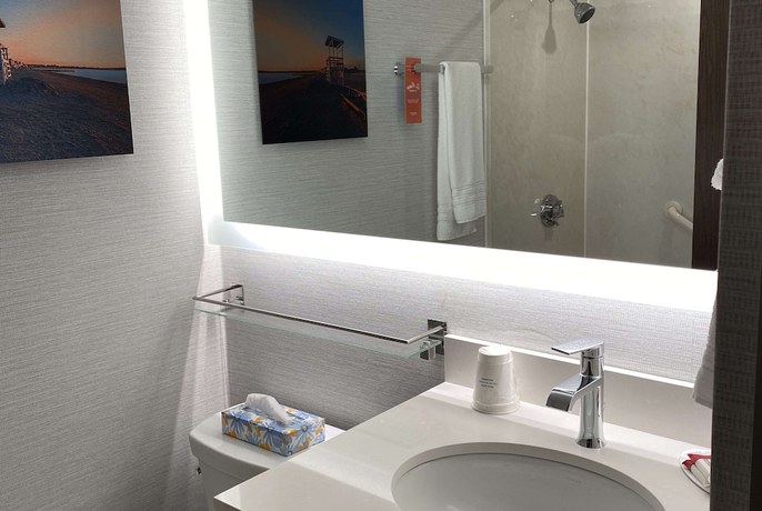 Imagen de la habitación del Hotel Howard Johnson By Wyndham Middletown Newport Area. Foto 11