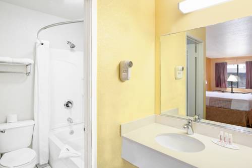 Imagen de la habitación del Hotel Howard Johnson By Wyndham Modesto Ceres. Foto 3