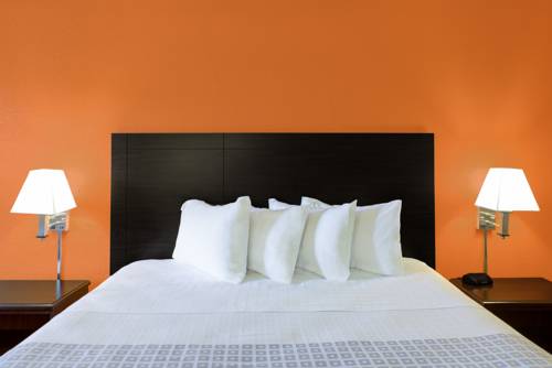 Imagen de la habitación del Hotel Howard Johnson By Wyndham Modesto Ceres. Foto 10