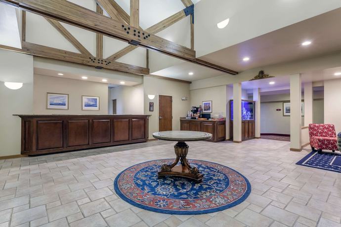 Imagen de los interiores del Hotel Howard Johnson By Wyndham Mystic. Foto 17
