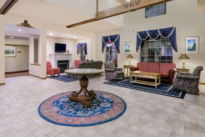 Imagen de los interiores del Hotel Howard Johnson By Wyndham Mystic. Foto 18