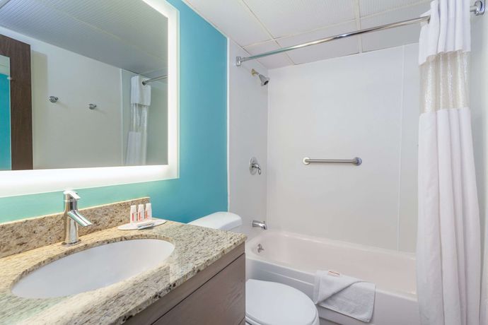 Imagen de la habitación del Hotel Howard Johnson By Wyndham Mystic. Foto 15
