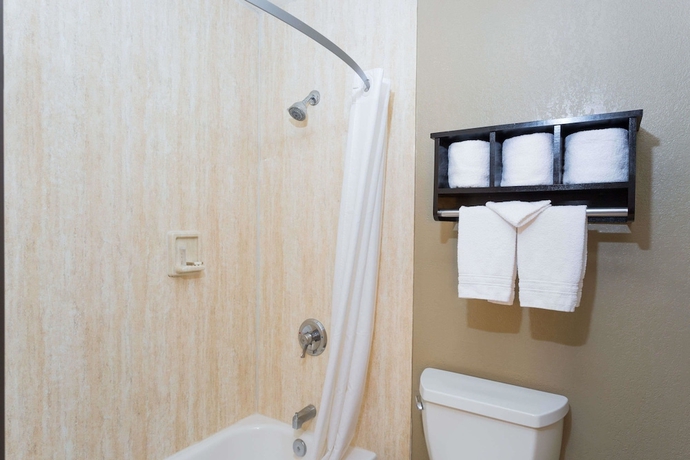 Imagen de la habitación del Hotel Howard Johnson By Wyndham National City/san Diego South. Foto 11