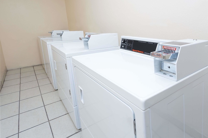 Imagen de los interiores del Hotel Howard Johnson By Wyndham National City/san Diego South. Foto 19