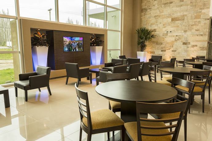 Imagen de los interiores del Hotel Howard Johnson By Wyndham Neuquen. Foto 19