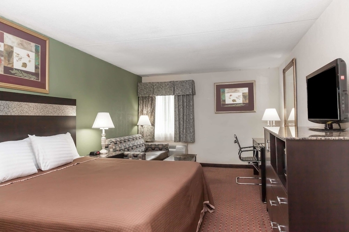 Imagen de la habitación del Hotel Howard Johnson By Wyndham Newark Airport. Foto 4