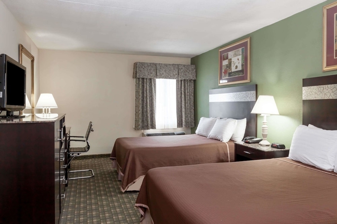 Imagen de la habitación del Hotel Howard Johnson By Wyndham Newark Airport. Foto 6
