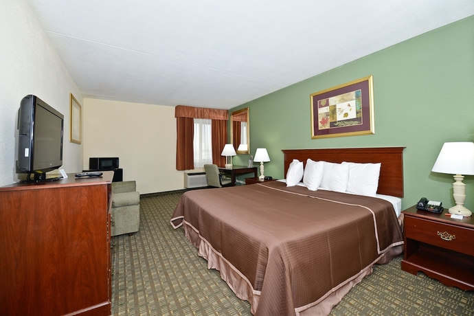 Imagen de la habitación del Hotel Howard Johnson By Wyndham Newark Airport. Foto 8