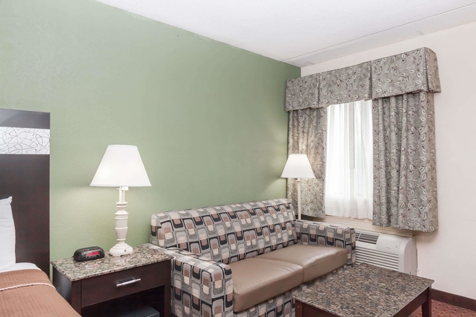 Imagen de la habitación del Hotel Howard Johnson By Wyndham Newark Airport. Foto 12