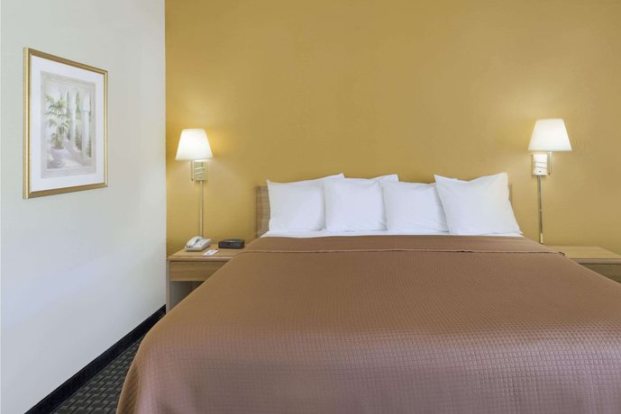 Imagen de la habitación del Hotel Howard Johnson By Wyndham Newburgh/west Point. Foto 5