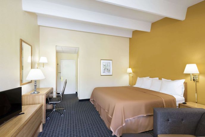 Imagen de la habitación del Hotel Howard Johnson By Wyndham Newburgh/west Point. Foto 7