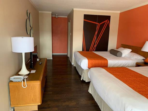 Imagen de la habitación del Hotel Howard Johnson By Wyndham Niagara Falls. Foto 6