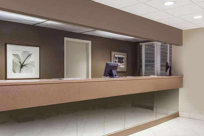 Imagen de los interiores del Hotel Howard Johnson By Wyndham Niagara Falls. Foto 20