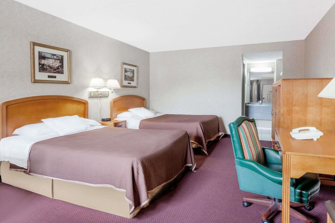 Imagen de la habitación del Hotel Howard Johnson By Wyndham Niagara Falls. Foto 12