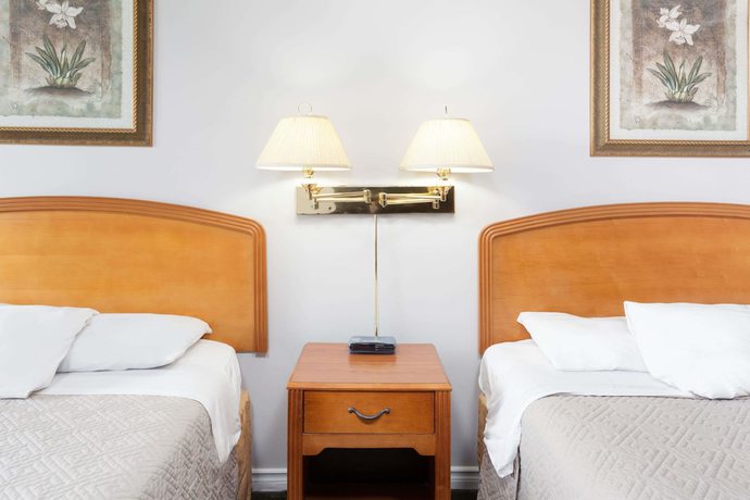 Imagen de la habitación del Hotel Howard Johnson By Wyndham Niagara Falls. Foto 13