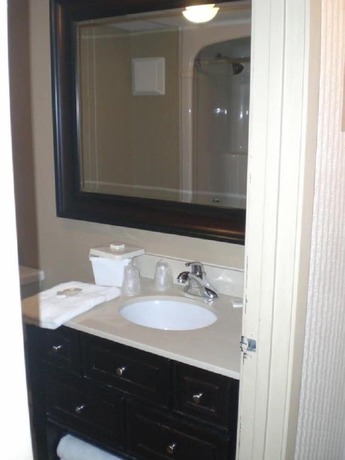 Imagen de la habitación del Hotel Howard Johnson By Wyndham Niagara Falls. Foto 17
