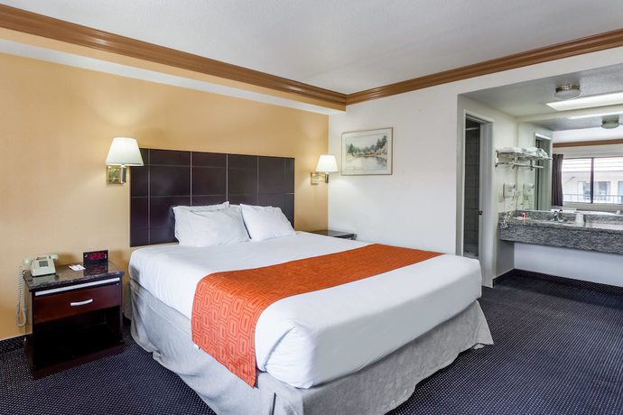 Imagen de la habitación del Hotel Howard Johnson By Wyndham Norco. Foto 8
