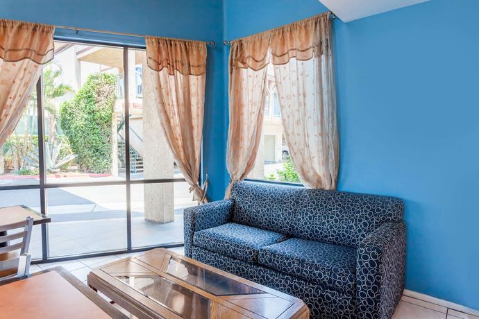 Imagen de los interiores del Hotel Howard Johnson By Wyndham Norco. Foto 11