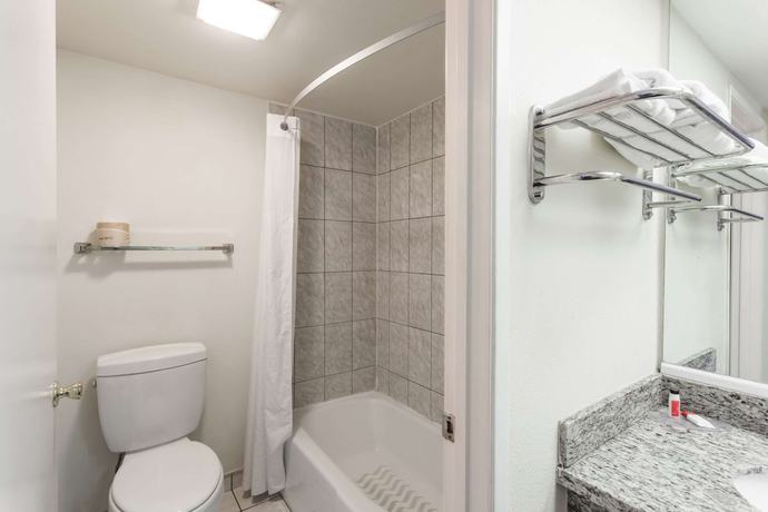 Imagen de la habitación del Hotel Howard Johnson By Wyndham Norco. Foto 10