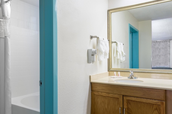 Imagen de la habitación del Hotel Howard Johnson By Wyndham Ocala Fl I-75. Foto 9