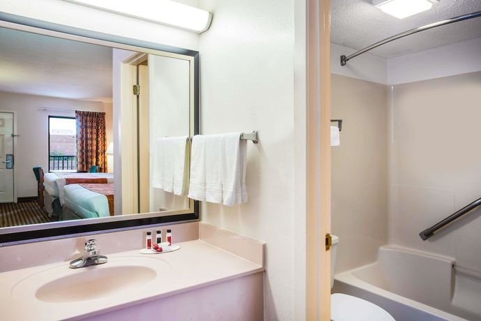 Imagen de la habitación del Hotel Howard Johnson By Wyndham Panama City. Foto 3