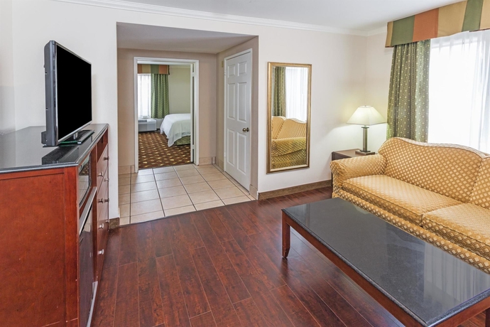 Imagen de los interiores del Hotel Howard Johnson By Wyndham Pasadena. Foto 13