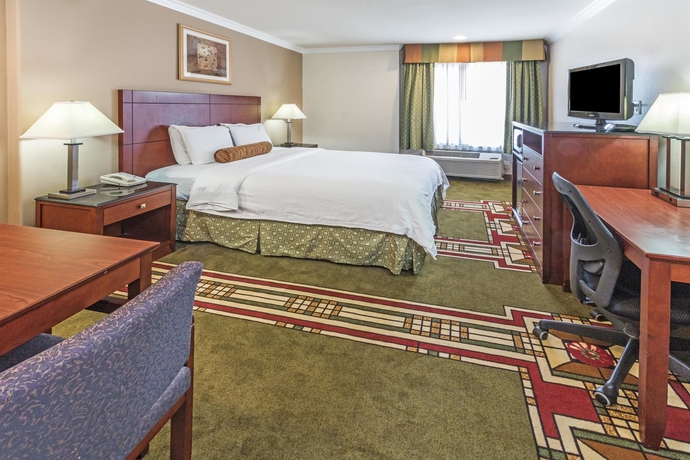 Imagen de la habitación del Hotel Howard Johnson By Wyndham Pasadena. Foto 10