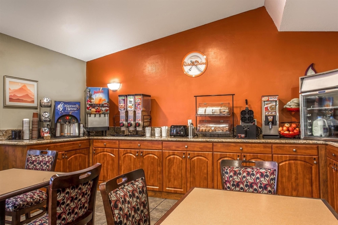 Imagen del bar/restaurante del Hotel Howard Johnson By Wyndham Phoenix Airport/downtown Area. Foto 3