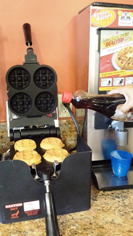 Imagen del bar/restaurante del Hotel Howard Johnson By Wyndham Phoenix Airport/downtown Area. Foto 6