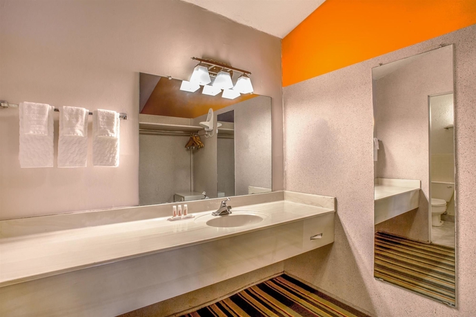 Imagen de la habitación del Hotel Howard Johnson By Wyndham Phoenix Airport/downtown Area. Foto 12