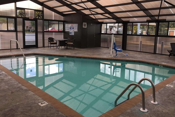 Imagen de la piscina del Hotel Howard Johnson By Wyndham Pigeon Forge. Foto 8